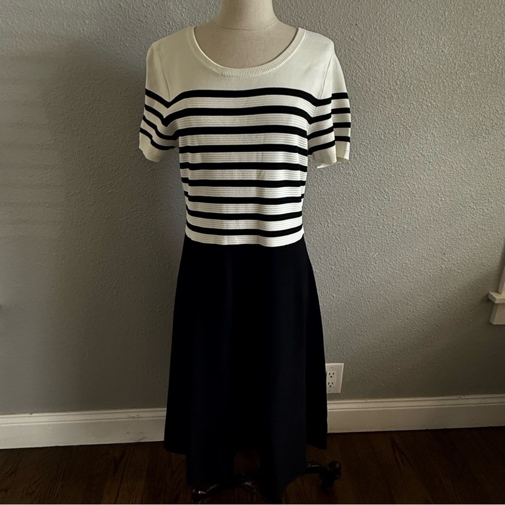 Talbots A-Line Black & White Knit Dress Size Medium Short Sleeve EUC